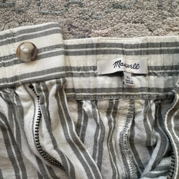Madewell Linen-Blend Curved-Hem Shorts in Stripe - Picture 3 of 3